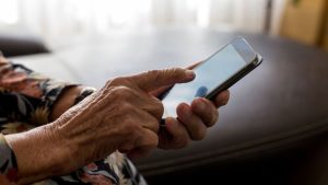 تصل قيمة الاحتيال على كبار السن إلى 3.4 مليار دولار مع ارتفاع المخططات التي تستهدف الأشخاص الذين تزيد أعمارهم عن 60 عامًا