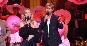 ريان جوسلينج ينفصل عن كين من خلال تغطية أغنية “All Too Well” لتايلور سويفت على “SNL” مع إميلي بلانت