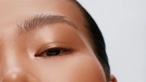 مراجعة Surratt Noir Lash Tint: كل ما تحتاج لمعرفته حول بديل الماسكارا