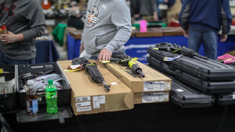 الولايات التي يقودها الحزب الجمهوري تقاضي إدارة بايدن بسبب قواعد جديدة تهدف إلى سد “ثغرة عرض الأسلحة”