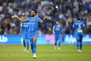 يفتقر الروح الرياضية ويده تسبق عقله | «البليهي» يعتدي بالضرب على زميله بالفريق