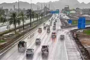 طقس سيء يضرب الرياض وجازان و3 مناطق.. والأرصاد تتوقع هطول أمطار رعدية ورياح متربة