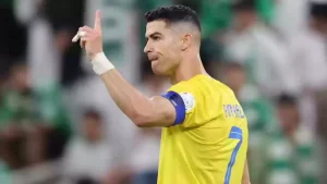 لاعب منفلت!! تصريحات نارية من “الحارثي” معترضًا على سلوكيات “رونالدو” الأخيرة