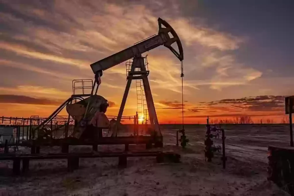 التداولات الآسيوية | «هياج» الصراع بين الطلب الأمريكي والصيني وهذا سعر النفط اليوم