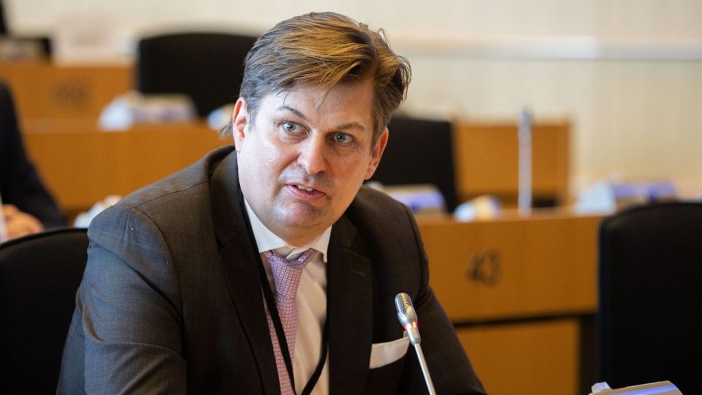 الشرطة تقوم بتفتيش مكاتب أعضاء البرلمان الأوروبي اليمينيين المتطرفين بشأن مزاعم التجسس الصينية