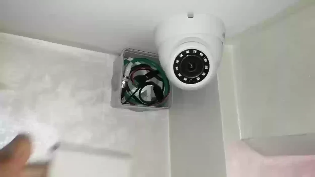بالفيديو | مهندس يُحذر من تركيب الكاميرات في المنزل والسبب هو..