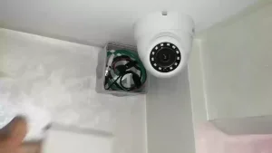 بالفيديو | مهندس يُحذر من تركيب الكاميرات في المنزل والسبب هو..