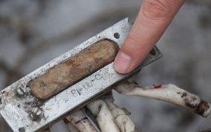 أوكرانيا تفحص حطام صاروخ كوريا الشمالية الناجم عن الضربات الروسية