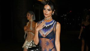 إميلي راتاجكوسكي ترتدي فستانها الشفاف الثاني خلال حفلة ما بعد حفل Met Gala 2024