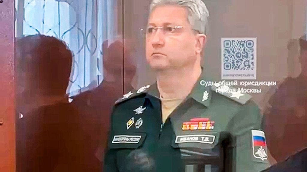 رفض طلب وزير الدفاع الروسي الذي يواجه اتهامات بالرشوة بالإقامة الجبرية في منزله