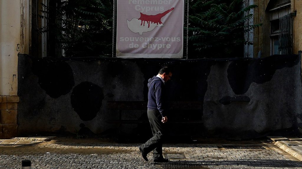 تبدو فرص استئناف محادثات السلام القبرصية ضعيفة حيث لا يرى زعيم القبارصة الأتراك أي أرضية مشتركة