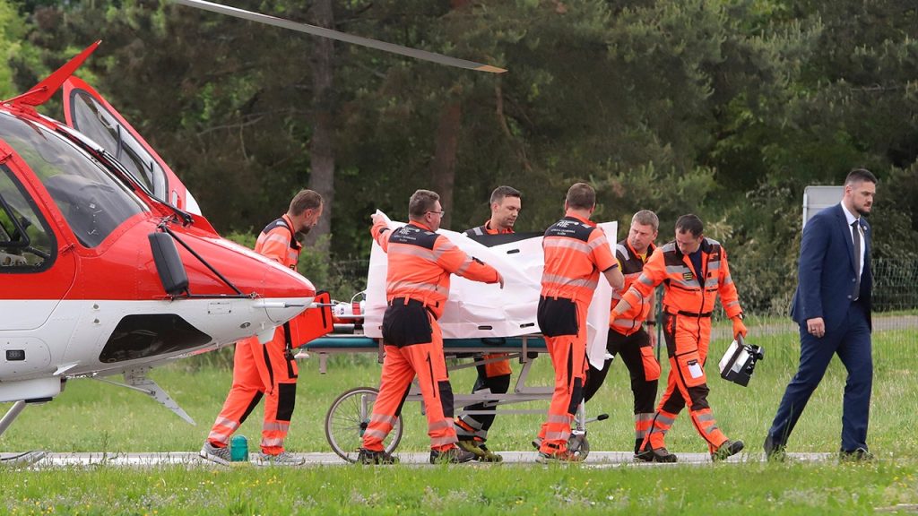 من المتوقع أن ينجو رئيس وزراء سلوفاكيا من محاولة اغتيال مع تردد أصداء الصدمة في جميع أنحاء أوروبا