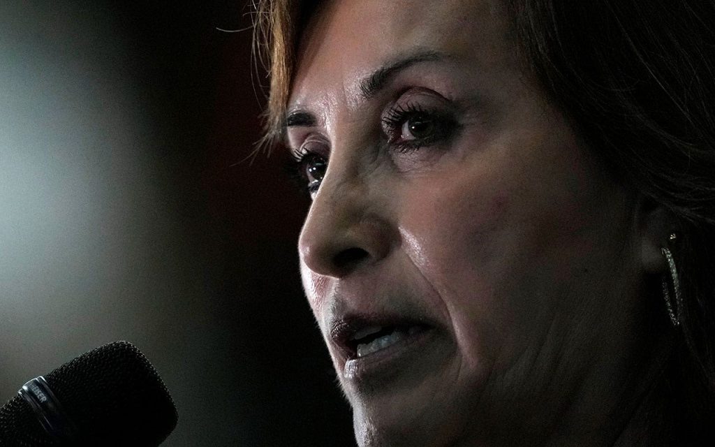 بدأ المشرعون في بيرو جهودًا أخرى لإقالة الرئيسة دينا بولوارتي من منصبها