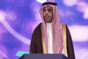 الأولى من نوعها.. مدير الخطوط السعودية يكشف موعد تزويد الطائرات بالشاشات الذكية والإنترنت