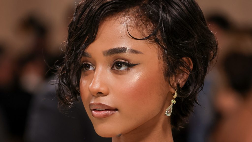 أروع الإطلالات الجمالية في حفل Met Gala 2024: الكريستال! الحواجب النحيفة! الباروكات!