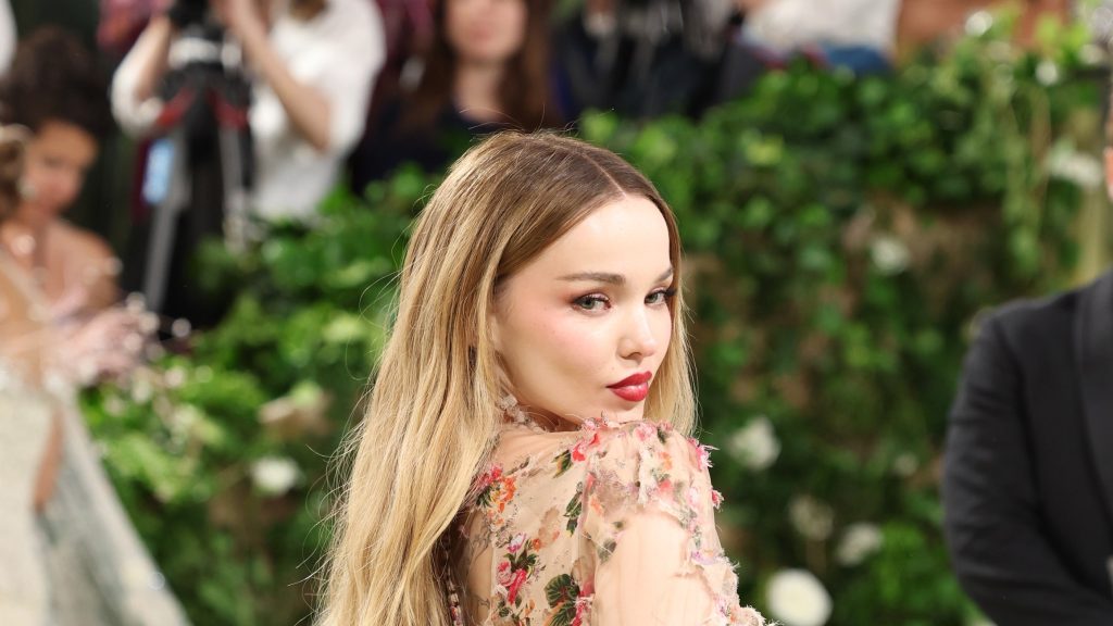 الشعر الأثيري الطويل للغاية سيطر على السجادة الحمراء في حفل Met Gala 2024