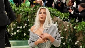 تحولت كيم كارداشيان إلى Maison Margiela لحضور حفل Met Gala لعام 2024
