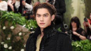 Bright Shines في تصميم من Burberry في حفل Met Gala لعام 2024