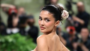 هل بدأ حفل Met Gala لعام 2024 بإحياء Bullet Bra؟