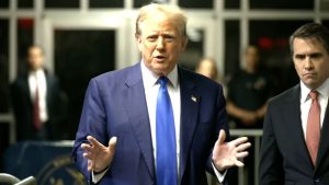 التحقق من الحقيقة: يقدم ترامب ادعاءات كاذبة في المحكمة بشأن الكفالة وجدول حملته