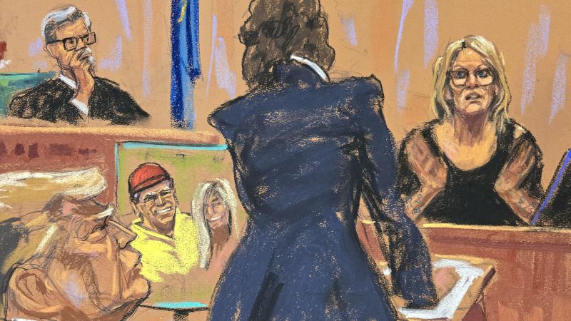 وقال القاضي إنه لن يتسامح مع شتم ترامب وهز رأسه أثناء شهادة دانيلز، حسبما يظهر النص