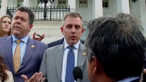 “نسخة الكونجرس من نوبة الغضب”: يتفاعل مشرع الحزب الجمهوري مع تحرك MTG للإطاحة بجونسون