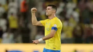 لاعبو النصر يقيمون ممر شرفي لرونالدو بعد كسره رقم قياسي جديد