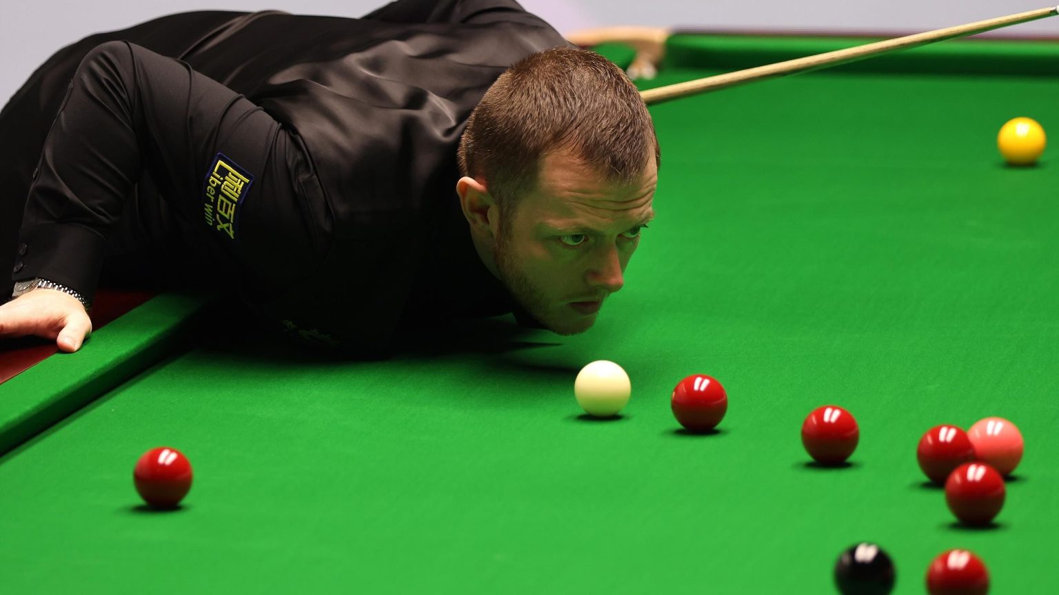 تم تأكيد حصول مارك ألين على المركز الأول عالميًا بعد خروج روني أوسوليفان وجود ترامب من بطولة العالم للسنوكر.