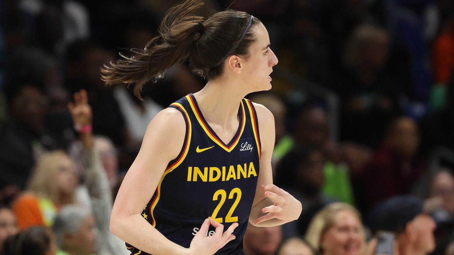 “هناك الكثير مما يدعو للفخر” – أثار كلارك إعجابه في أول ظهور له في WNBA حيث خسر Fever أمام Wings