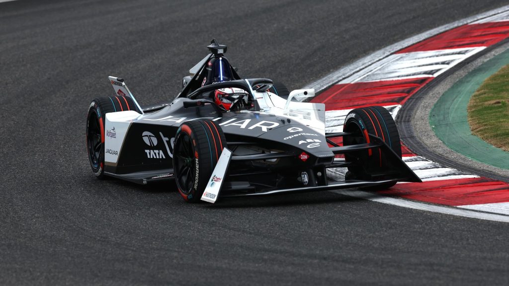 ميتش إيفانز يتفوق على باسكال فيرلاين في اللفة الأخيرة الدرامية ليخرج منتصراً في شنغهاي