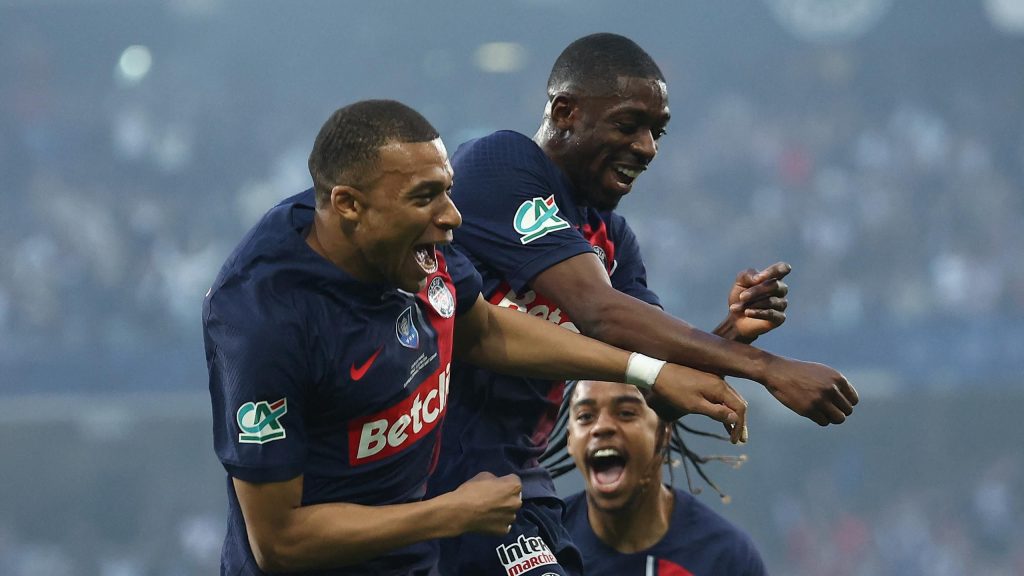 ليون 1-2 باريس سان جيرمان: كيليان مبابي يغادر باريس سان جيرمان بالكأس بعد فوزه بكأس فرنسا