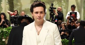 بروكلين بيكهام تحضر حفل Met Gala لعام 2024 منفردًا وتشرح غياب زوجته نيكولا بيلتز