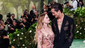 احتفل داميانو ديفيد ودوف كاميرون في حفل Met Gala الأول برومانسية الكلاسيكيات غير المنظمة
