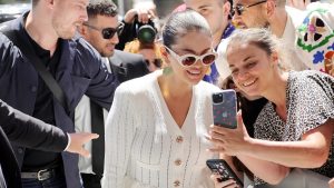 سيلينا تقدم لمسة ميسورة التكلفة على ريفييرا شيك في كان
