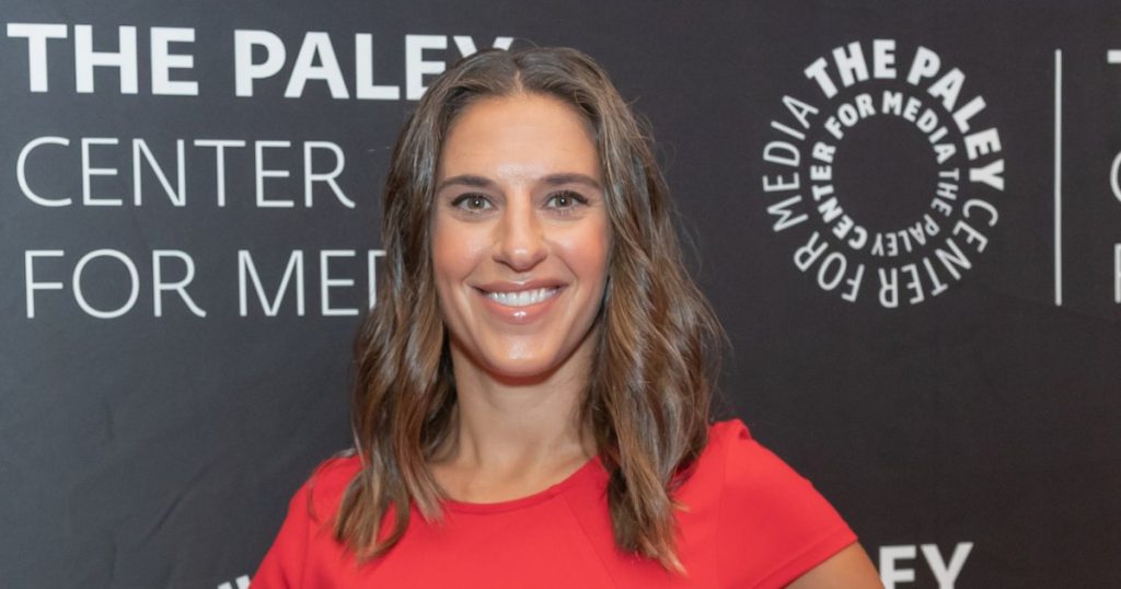 USWNT Alum كارلي لويد حامل وتنتظر طفلها الأول من زوجها بريان هولينز