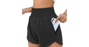 هذه السراويل الرياضية جعلت طقوس التمرين الخاصة بي أكثر راحة – فقط 25 دولارًا في أمازون