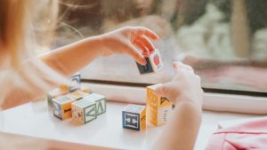 تكافح المزيد من العائلات للعثور على رعاية للأطفال بعد جفاف الدعم الفيدرالي