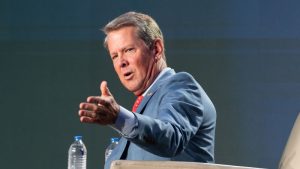 كيمب يوقع قواعد التصويت الجديدة في جورجيا لتصبح قانونًا قبل الانتخابات الرئاسية