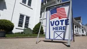 مسؤولو الانتخابات يعززون الإجراءات الأمنية حيث أظهر استطلاع جديد أن ما يقرب من 4 من كل 10 يواجهون التهديدات والمضايقات