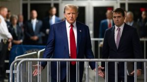 التحقق من الحقيقة: أسبوع آخر، جولة أخرى من ادعاءات ترامب الكاذبة حول محاكمته