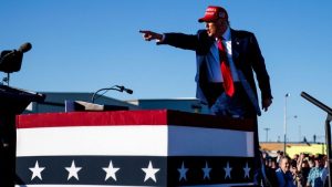 يطلق ترامب العنان لطموحات رجله القوي في يوم عطلة من المحكمة