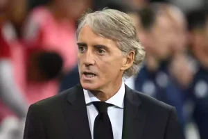 مانشيني يخرج عن صمته… لهذا السبب وصل المنتخب السعودي متأخرًا إلى باكستان؟!