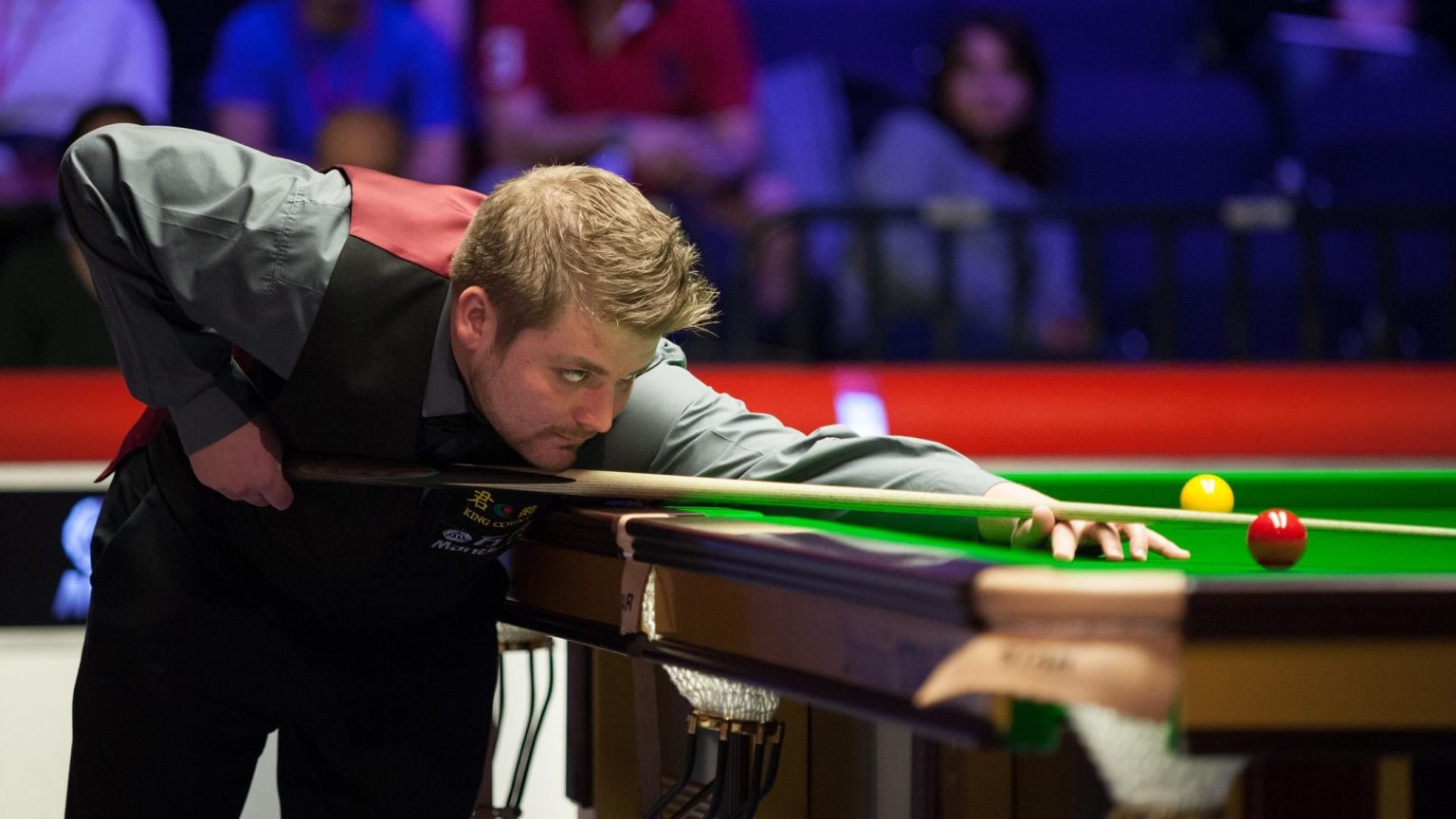 يواصل مايكل وايت قيادة ويلز في بطولة السنوكر في دوري البطولة ليبلغ دور الـ 32