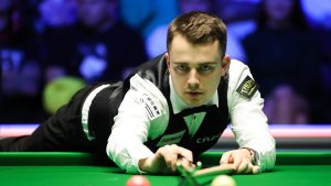 تألق ألكسندر أورسنباكر في فوز سويسرا على اسكتلندا في بطولة السنوكر، ووصول ديفيد ليلي إلى دور الـ 32