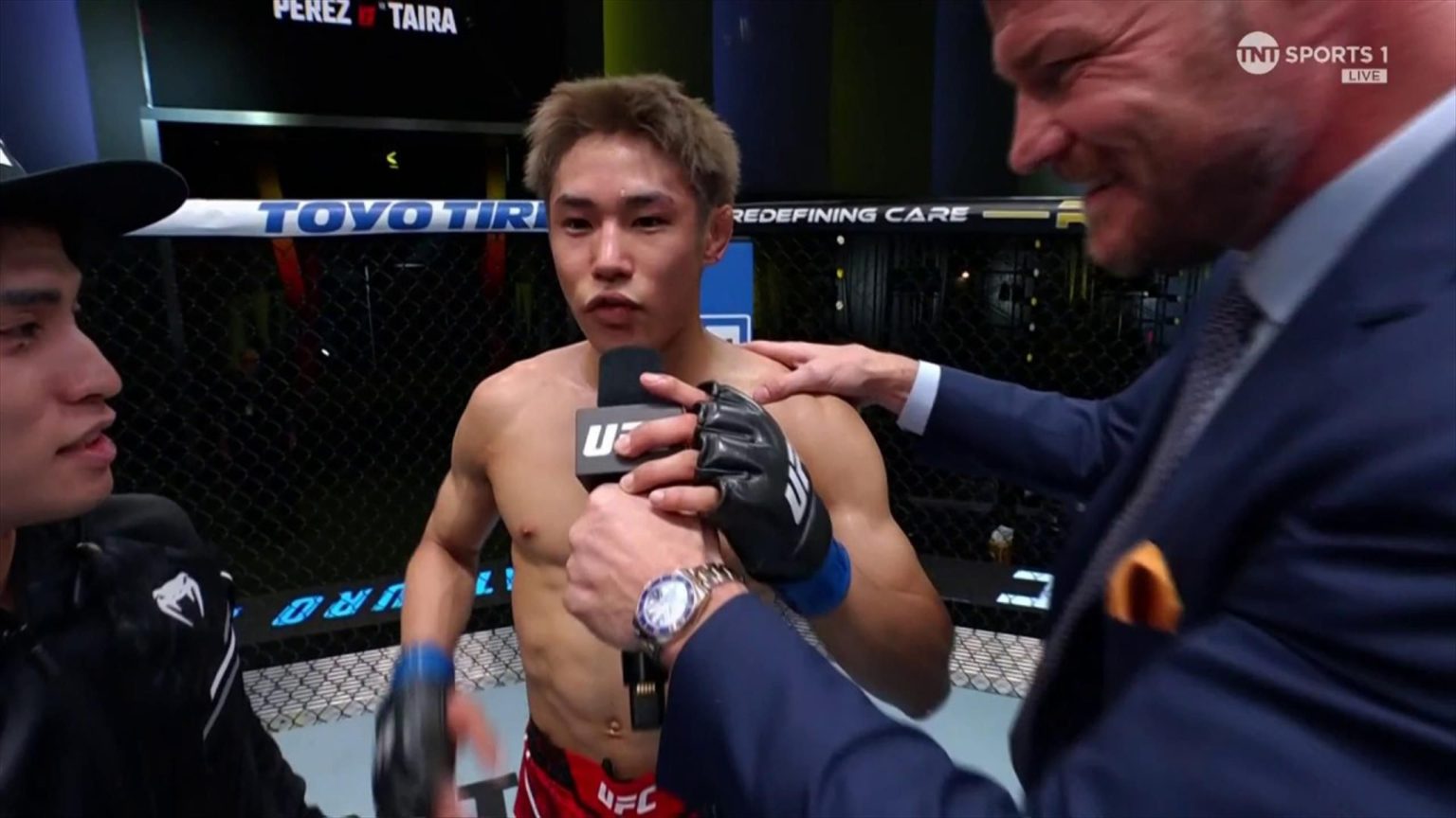 يبقى تايرا الياباني خاليًا من الهزائم بعد فوزه الوحشي على بيريز في UFC Fight Night