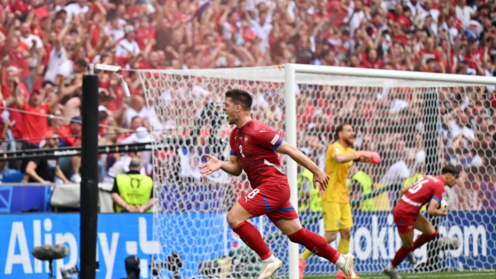 سلوفينيا 1-1 صربيا – صربيا تبقى على قيد الحياة بعد أن سجل لوكا يوفيتش هدف التعادل في الثانية الأخيرة ضد سلوفينيا