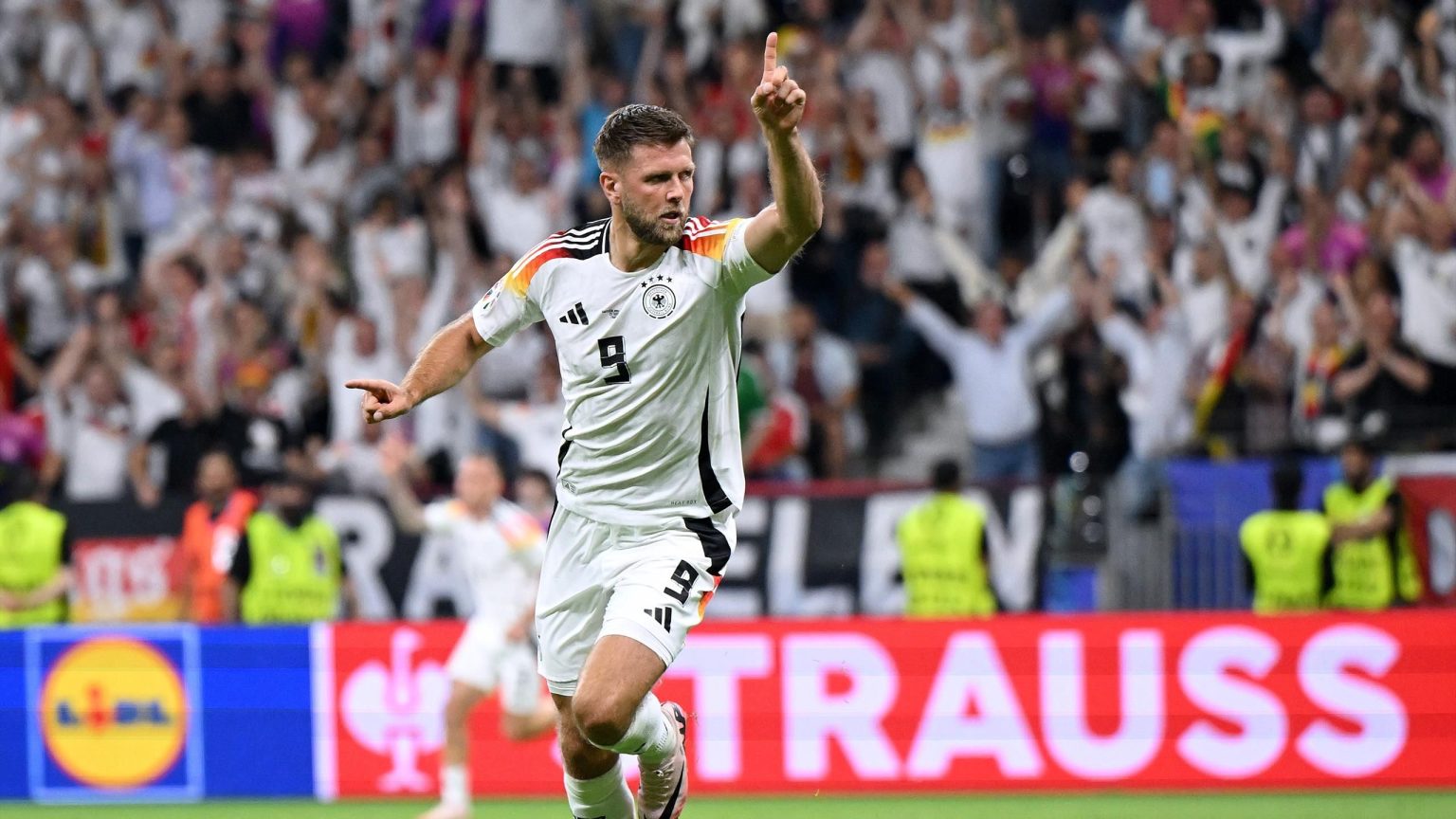 ألمانيا 1-1 سويسرا: أصحاب الأرض يخطفون التعادل في الوقت المحتسب بدل الضائع ليحرموا سويسرا ويتصدرون المجموعة الأولى في يورو 2024