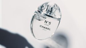 زجاجة شانيل الجديدة رقم 5 L'Eau Drop مستوحاة من مارلين مونرو