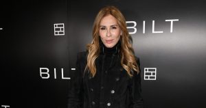 كارول رادزيويل تنتقد آندي كوهين بسبب “الخروج” لها بصفتها خريجة “RHONY” وراء اقتباس مجهول، وتريد الاعتذار