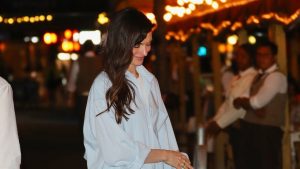 آن هاثاواي تجد الحذاء المسطح المثالي لهذا العام
